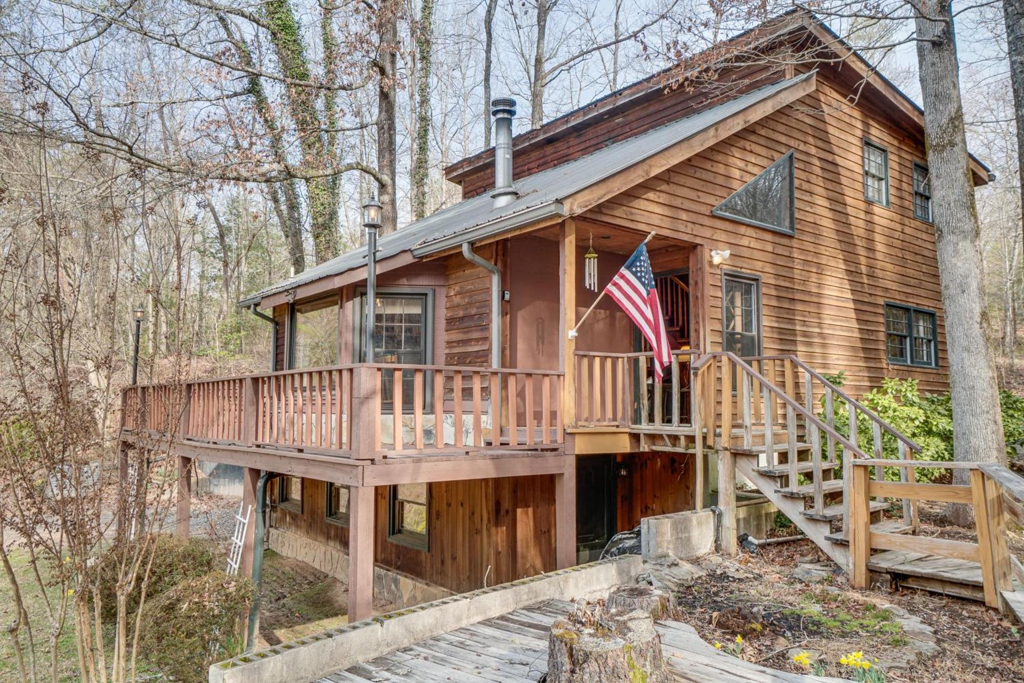 Charming Cabin With Fire Pit And Decks About 7 Mi To Helen Sautee Nacoochee Bagian luar foto