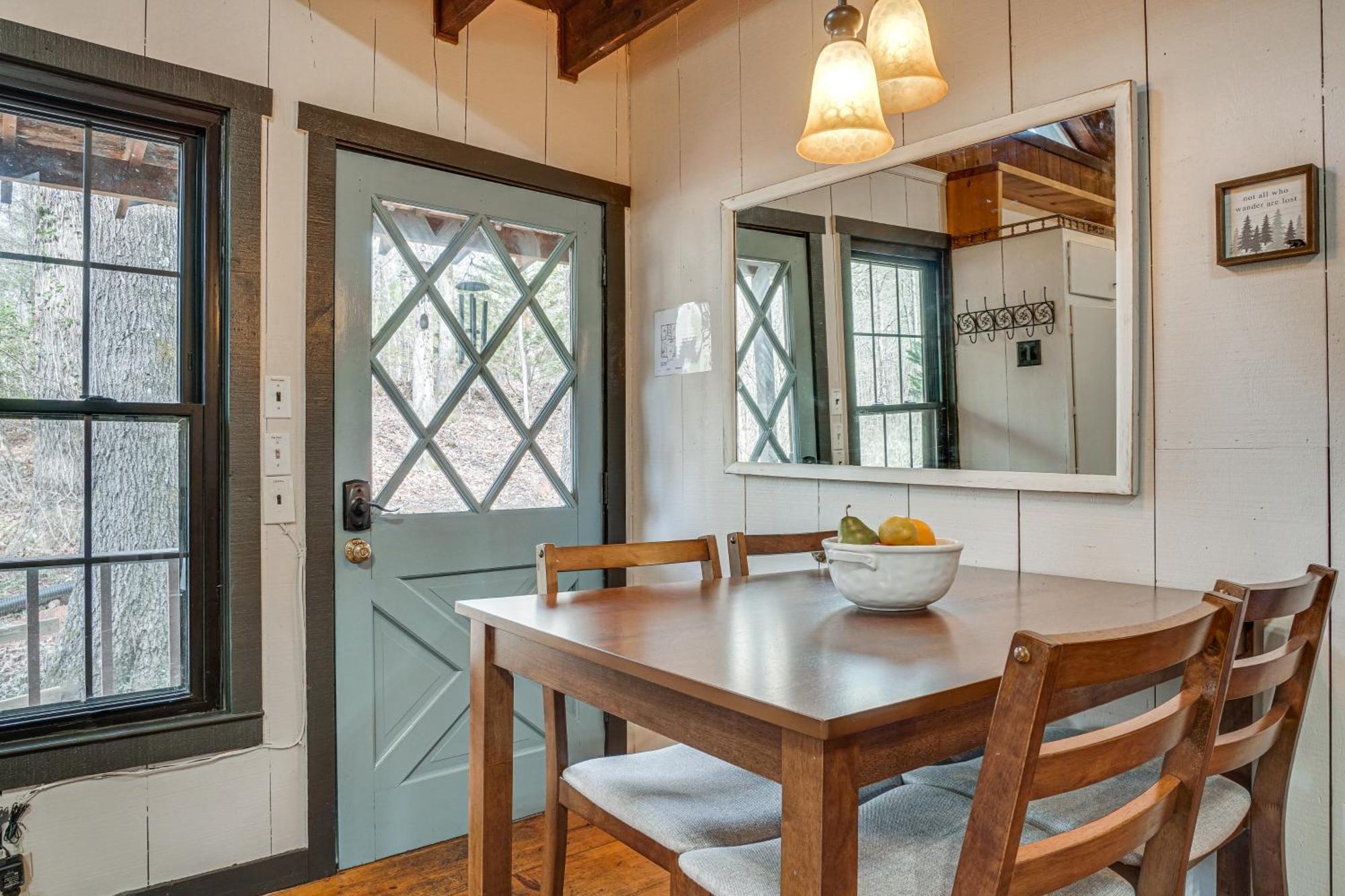 Charming Cabin With Fire Pit And Decks About 7 Mi To Helen Sautee Nacoochee Bagian luar foto