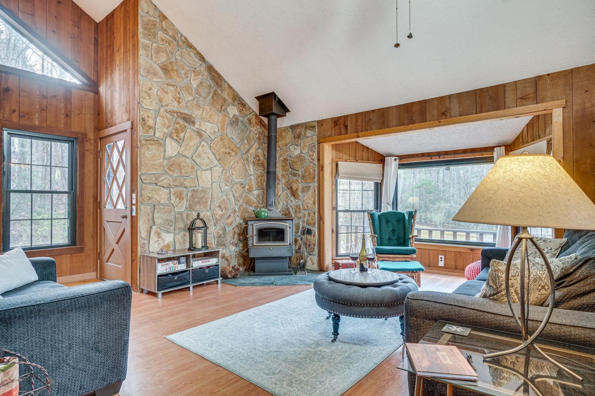 Charming Cabin With Fire Pit And Decks About 7 Mi To Helen Sautee Nacoochee Bagian luar foto