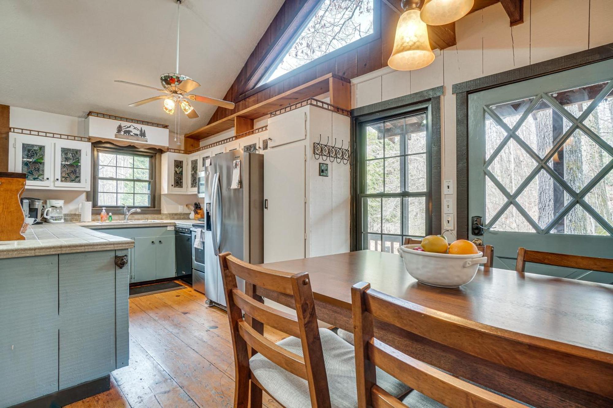 Charming Cabin With Fire Pit And Decks About 7 Mi To Helen Sautee Nacoochee Bagian luar foto