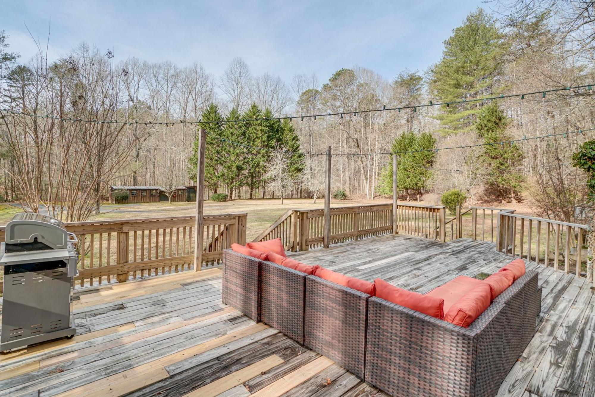 Charming Cabin With Fire Pit And Decks About 7 Mi To Helen Sautee Nacoochee Bagian luar foto