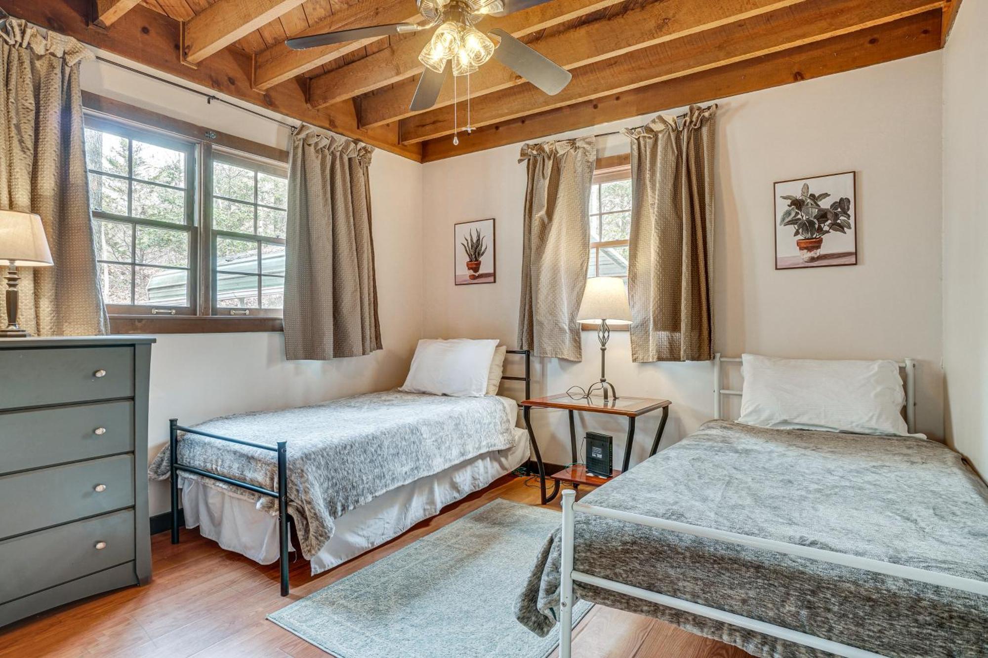 Charming Cabin With Fire Pit And Decks About 7 Mi To Helen Sautee Nacoochee Bagian luar foto