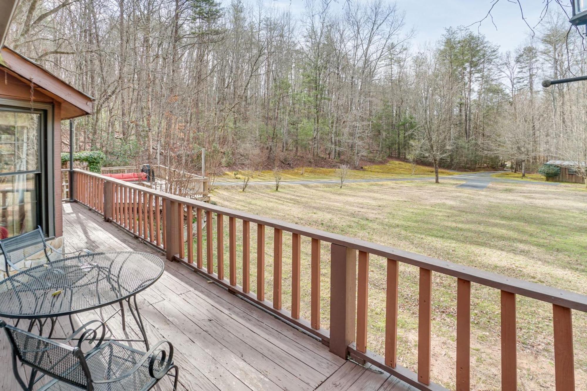 Charming Cabin With Fire Pit And Decks About 7 Mi To Helen Sautee Nacoochee Bagian luar foto