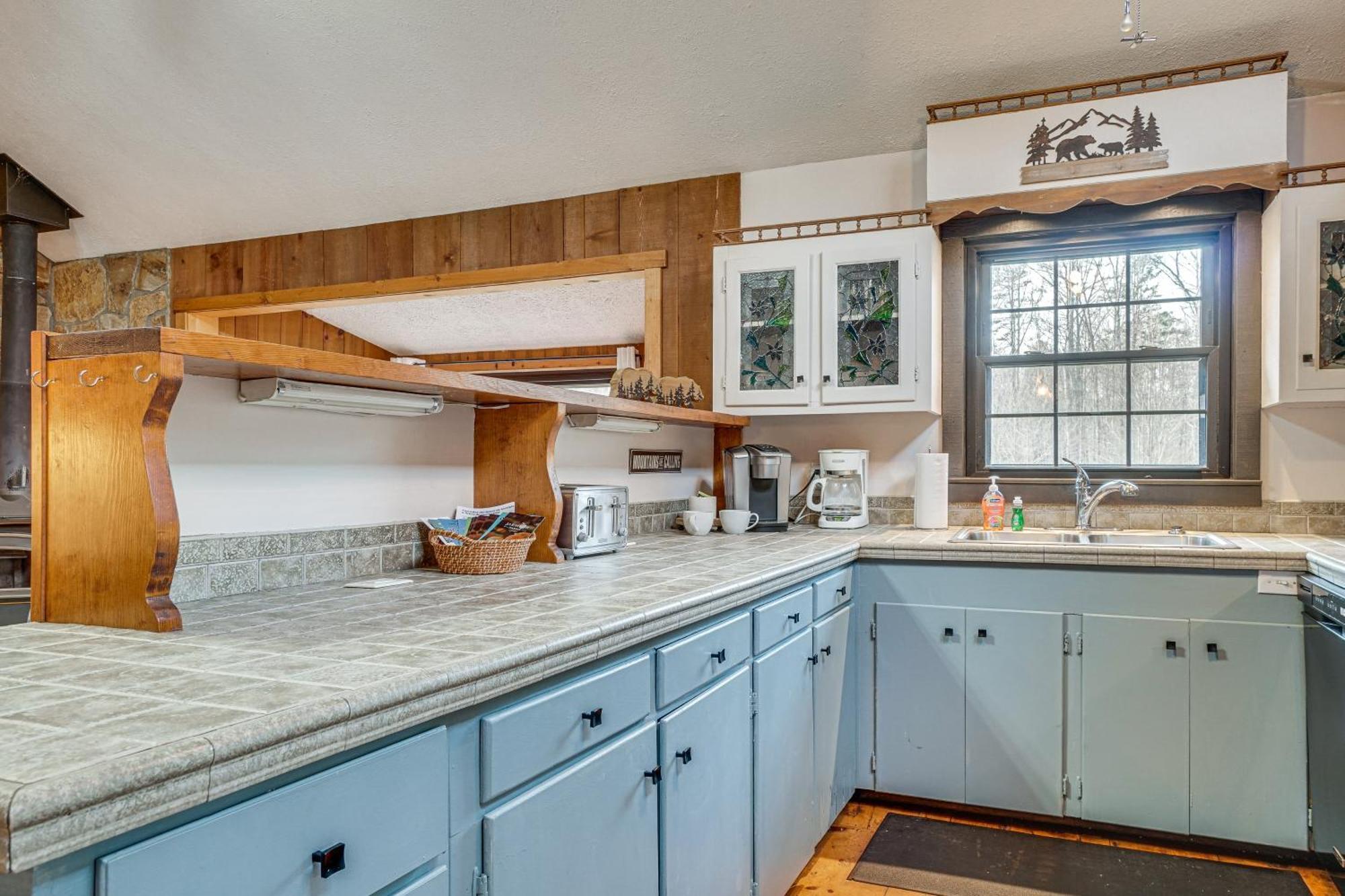 Charming Cabin With Fire Pit And Decks About 7 Mi To Helen Sautee Nacoochee Bagian luar foto
