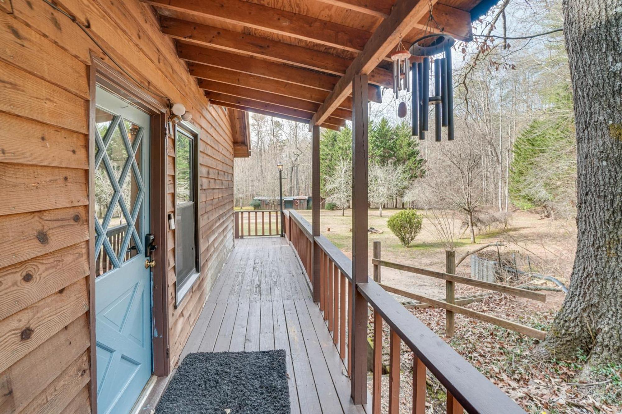 Charming Cabin With Fire Pit And Decks About 7 Mi To Helen Sautee Nacoochee Bagian luar foto