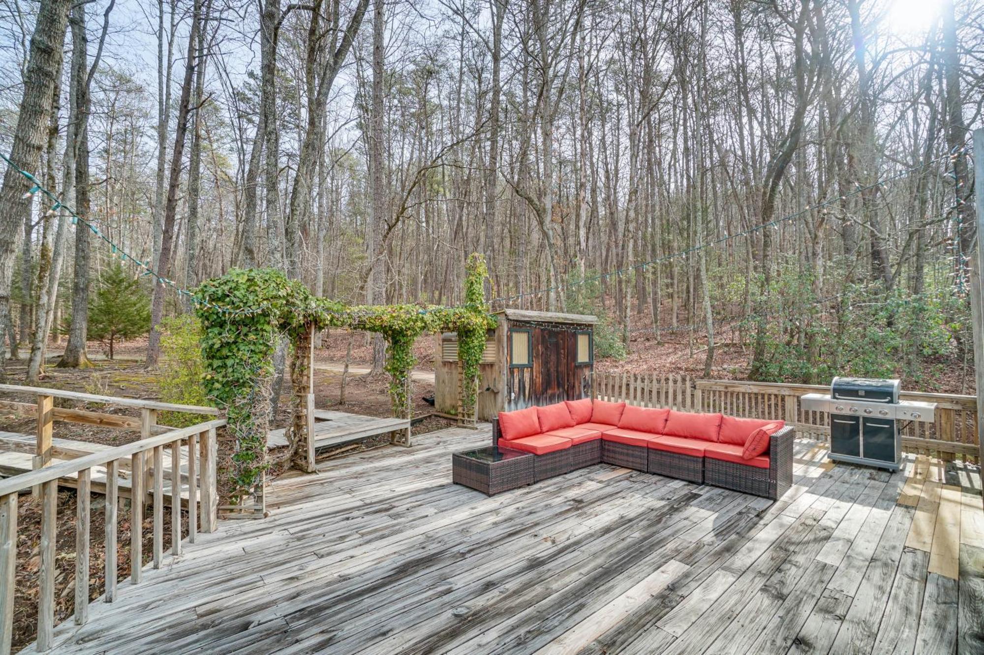 Charming Cabin With Fire Pit And Decks About 7 Mi To Helen Sautee Nacoochee Bagian luar foto